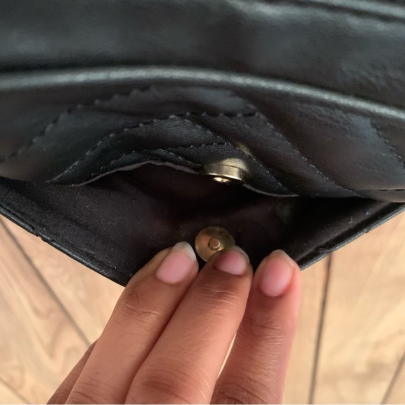 Bebe Chain Crossbody - Picture 3 of 5